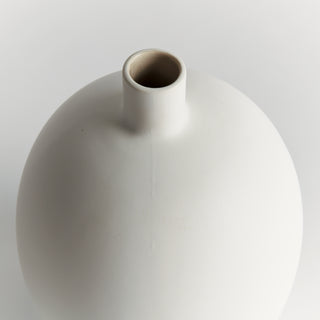 BARCLAY BUTERA SANDBAR VASE MEDIUM